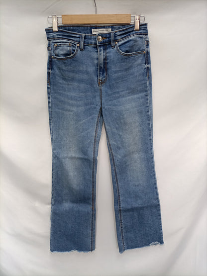 STRADIVARIUS. Pantalón vaquero  croped flare T.36