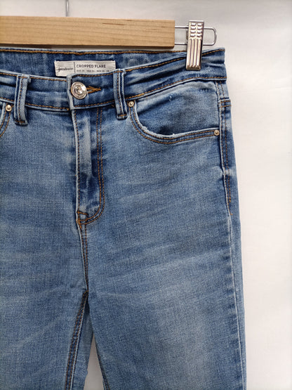 STRADIVARIUS. Pantalón vaquero  croped flare T.36