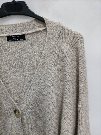 BERSHKA. Rebeca de punto beige  T.m