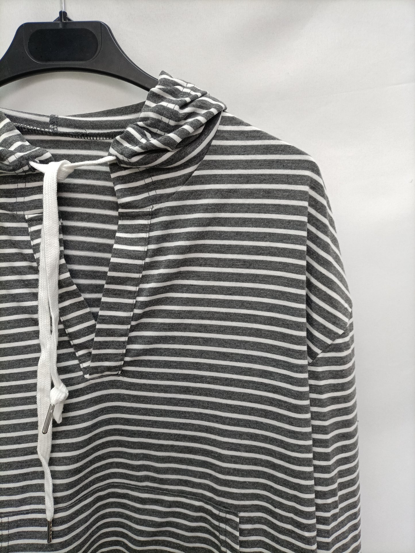 OTRAS. Sudadera gris y blanca rayas T.u(m)