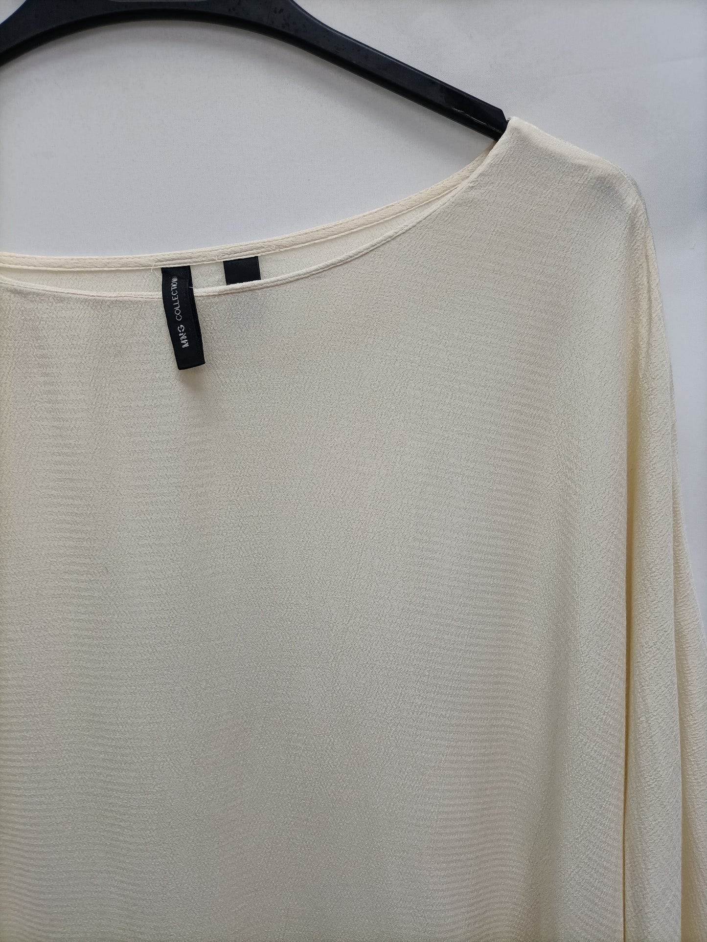 MANGO. Blusa beige fluida T.m