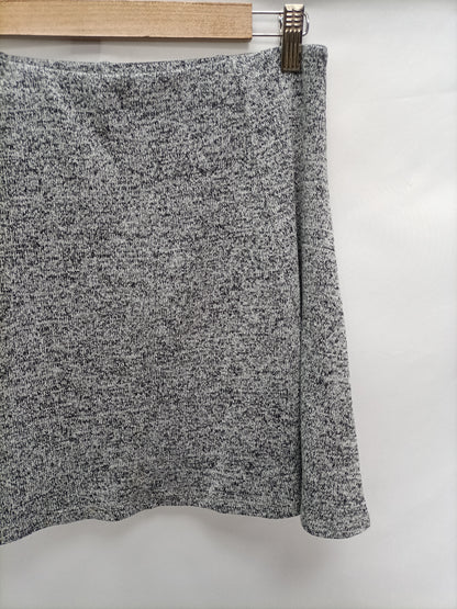 EASY WEAR. Short herringbone skirt Tl