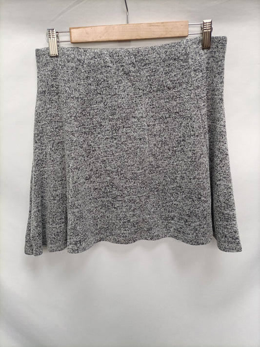 EASY WEAR. Short herringbone skirt Tl