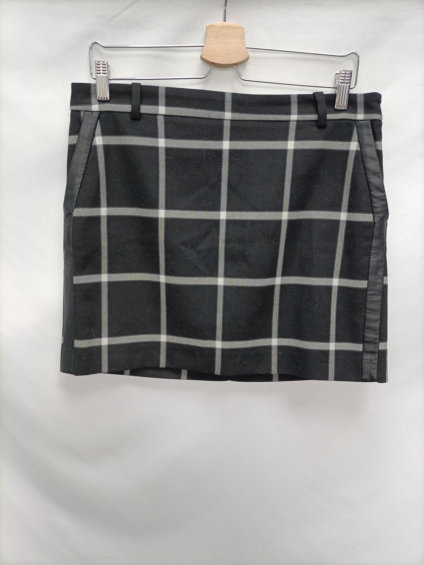 MANGO. Falda corta cuadros T.40