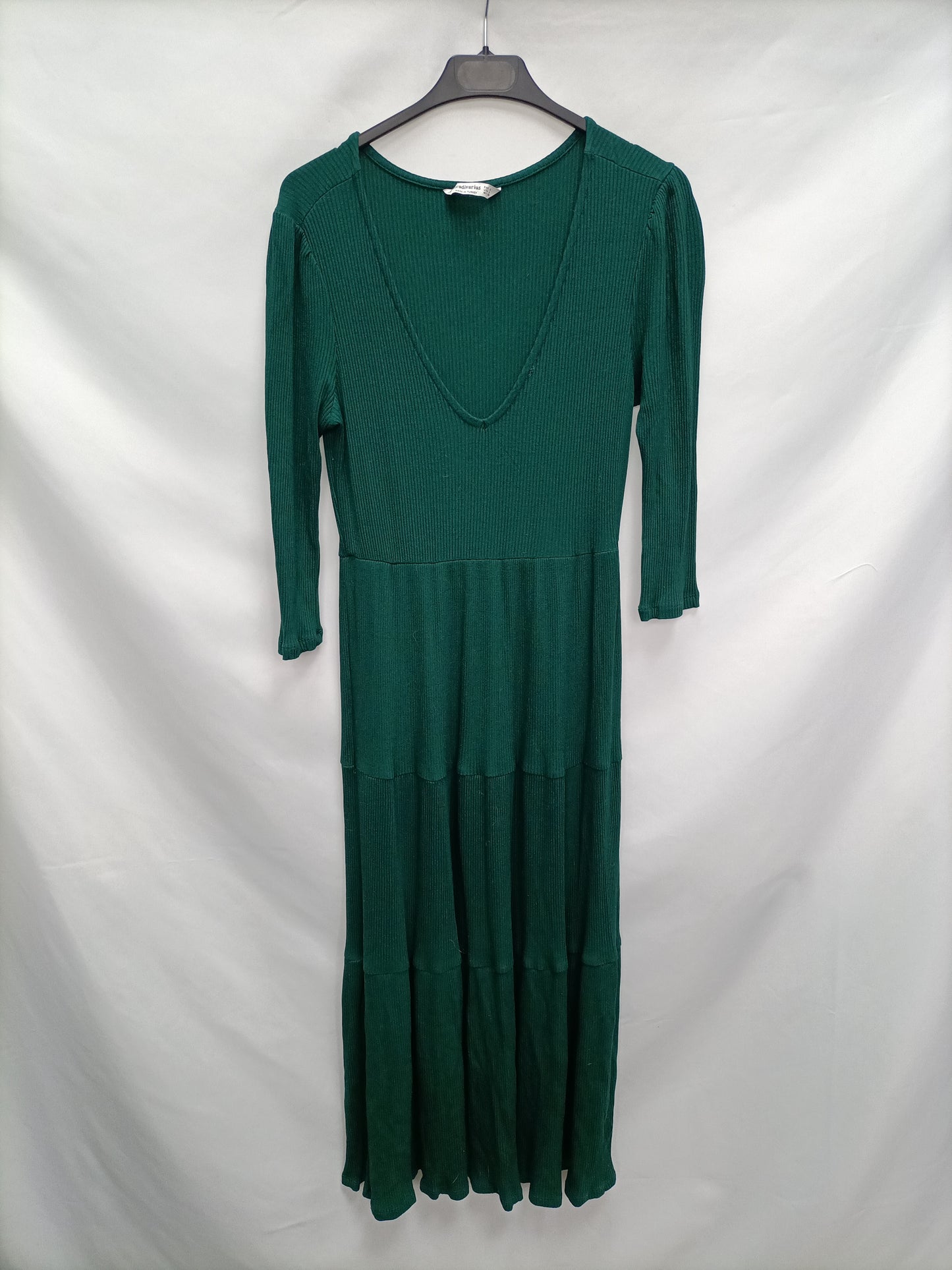 STRADIVARIUS. Vestido largo verde T.l