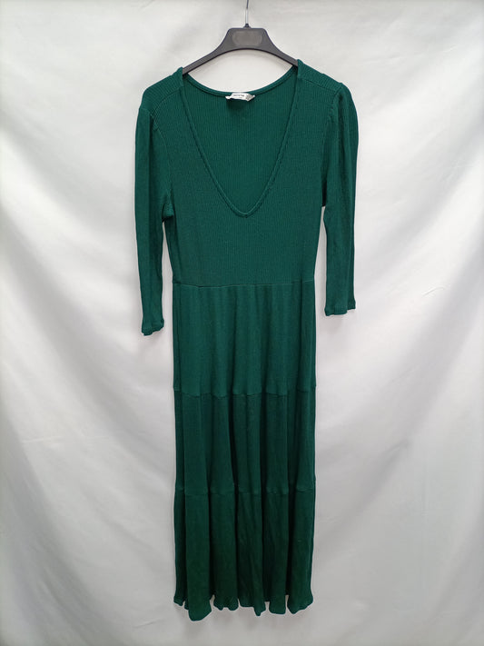 STRADIVARIUS. Vestido largo verde T.l
