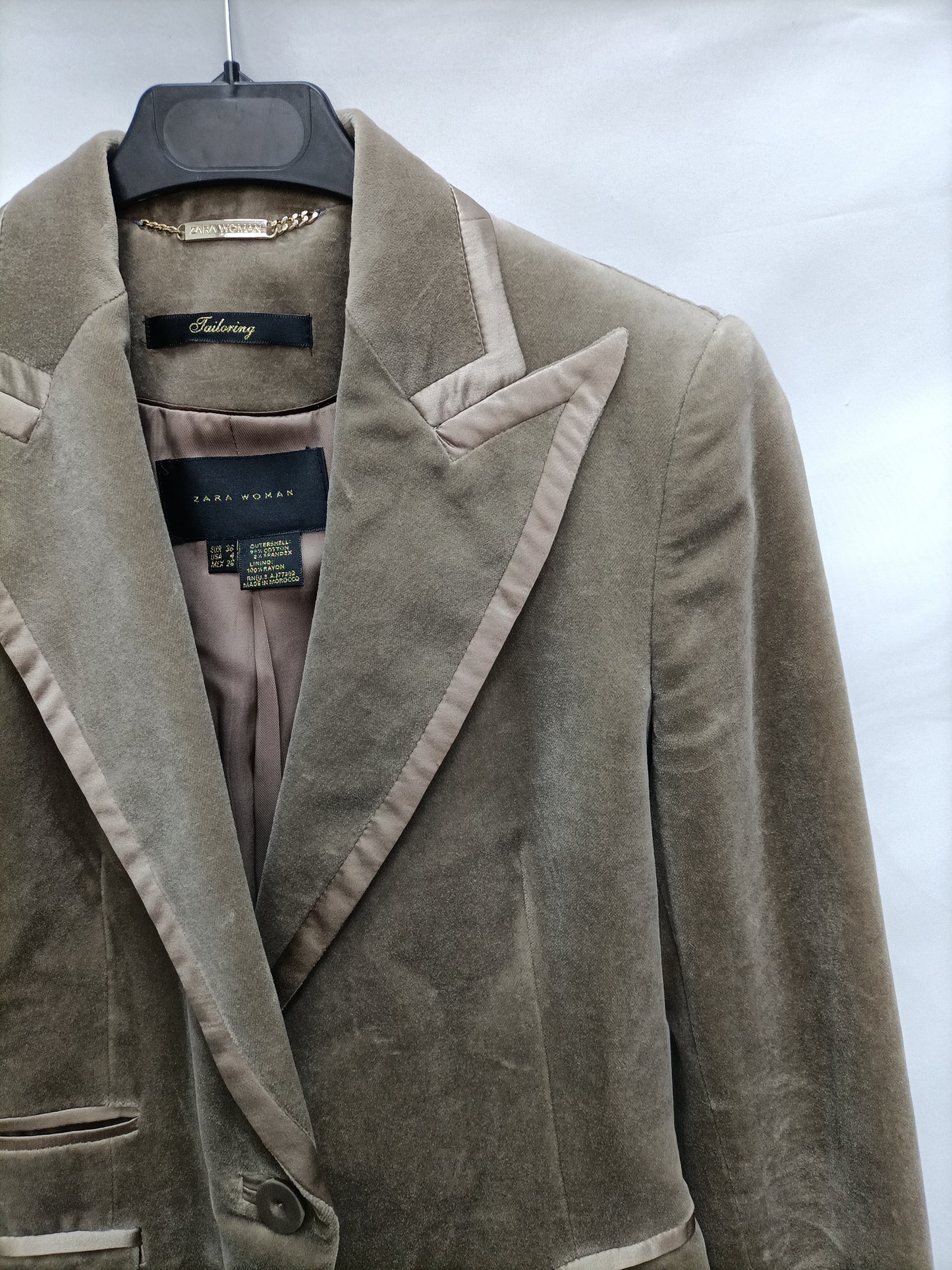 ZARA. Blazer terciopelo beige T.36