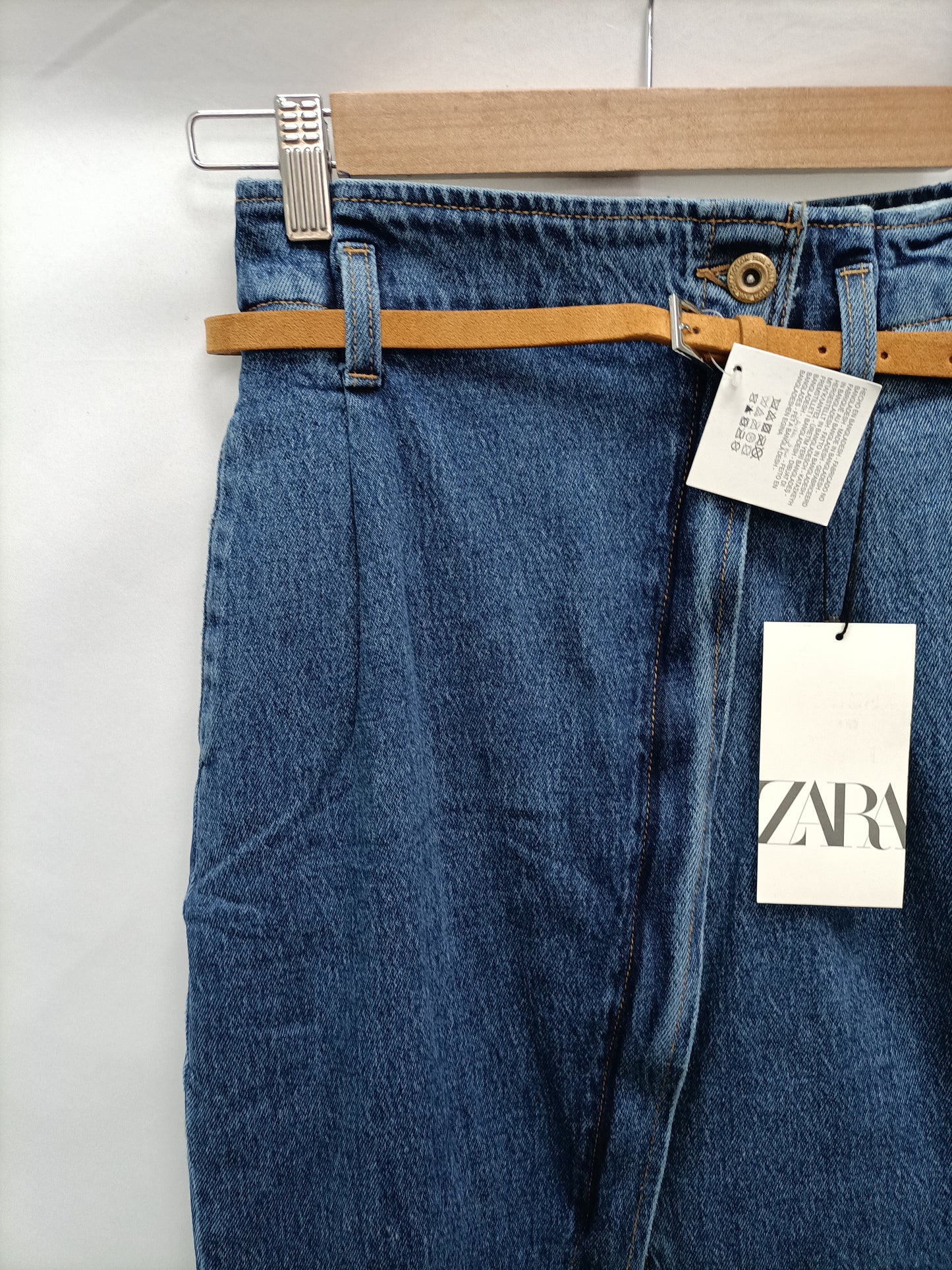 ZARA. Falda denim cremallera T.xs