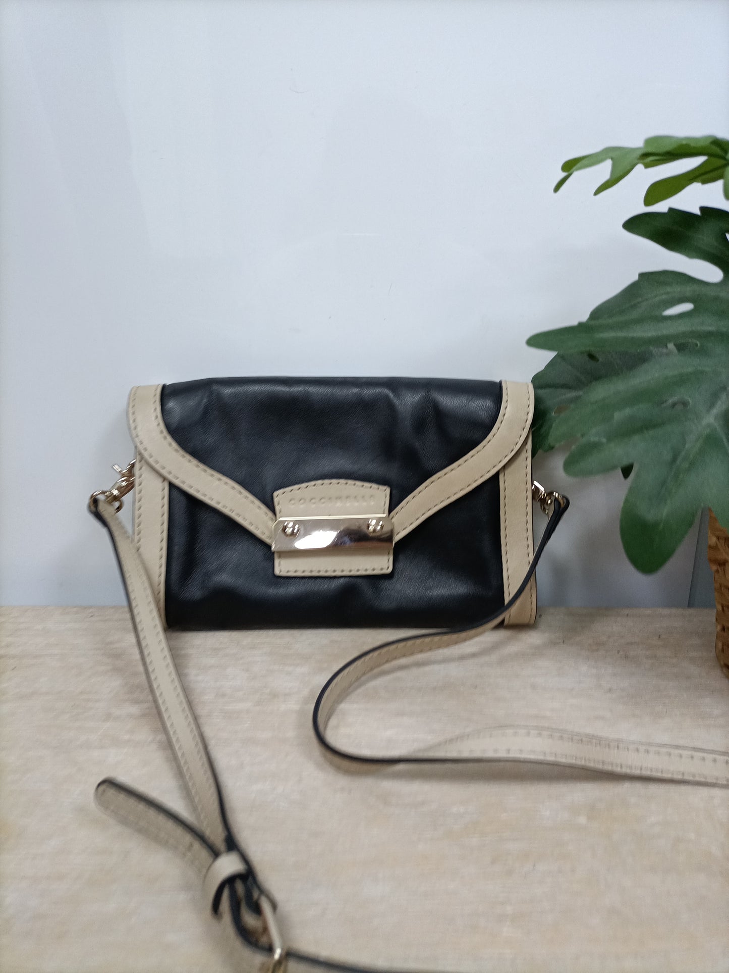 COCCINELLE. Bolso bicolor