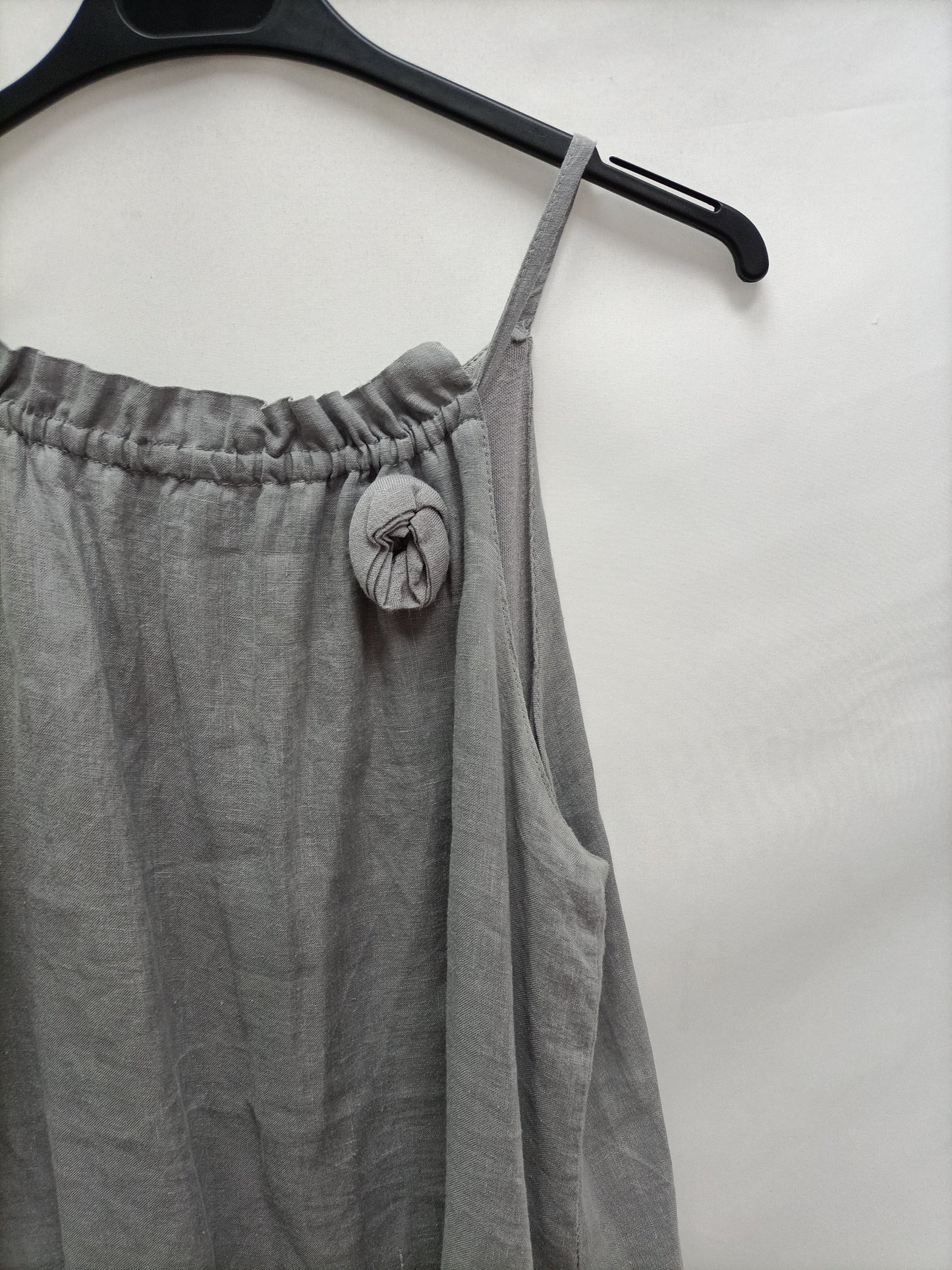 OTRAS. Top lino gris T.m