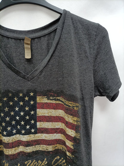 NYC IMAGE. Camiseta gris bandera T.m