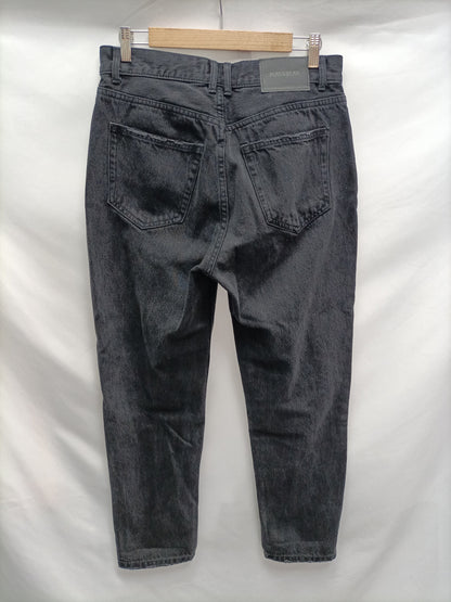 PULL&BEAR. Pantalón negro denim   T.40