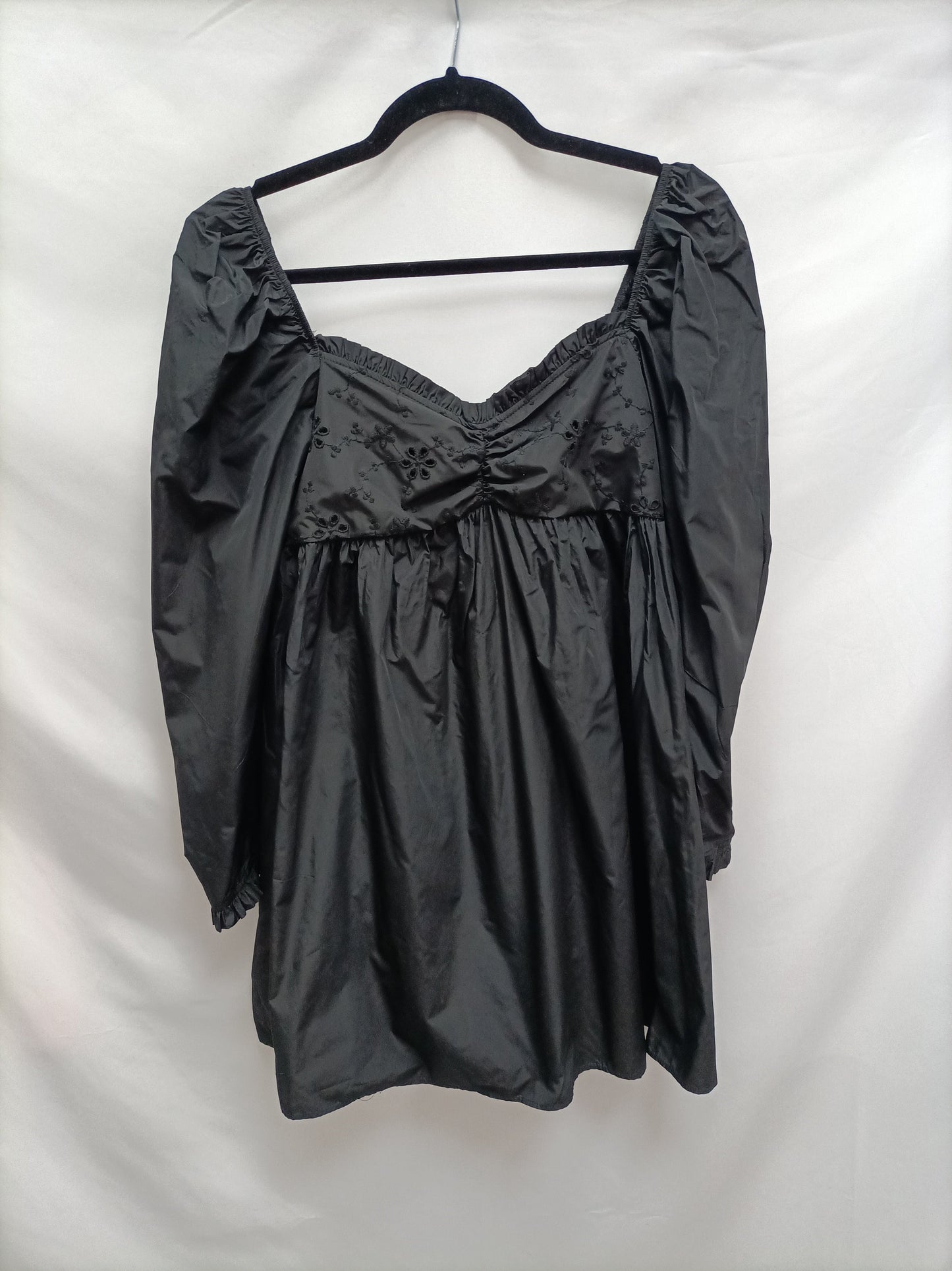 ZARA. Vestido negro cortoT.s
