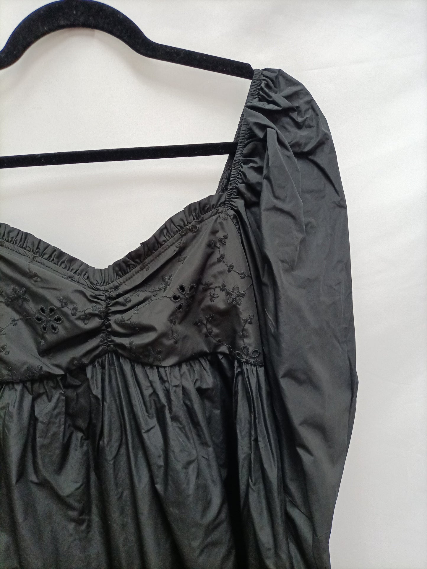 ZARA. Vestido negro cortoT.s