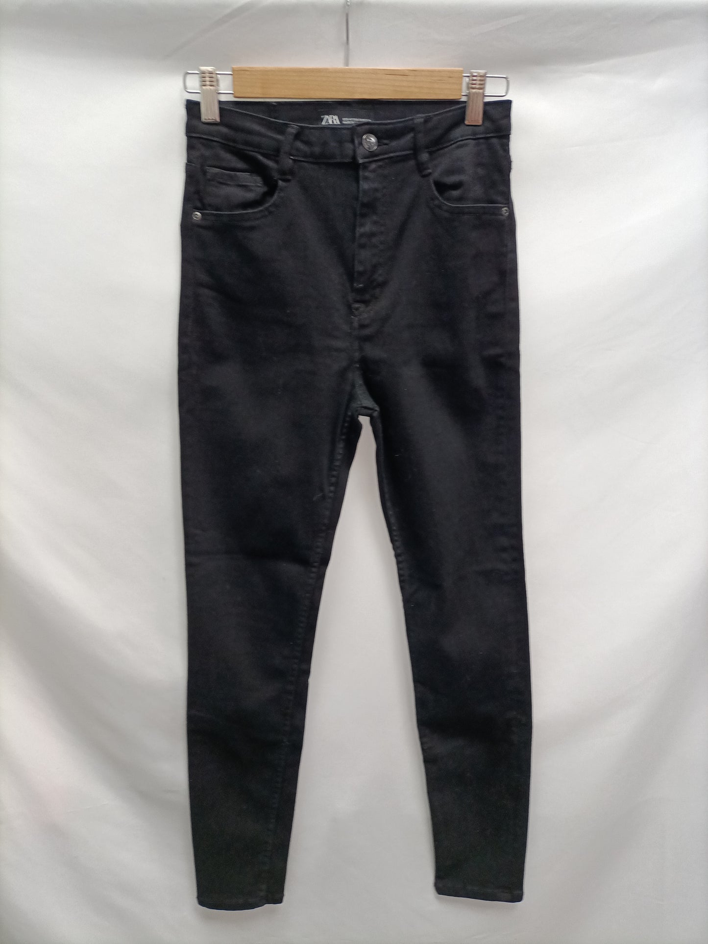 ZARA. Black skinny pants, size 40