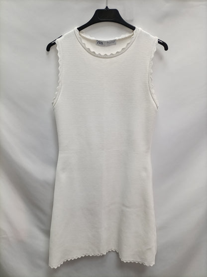 ZARA. Vestido blanco punto T.m