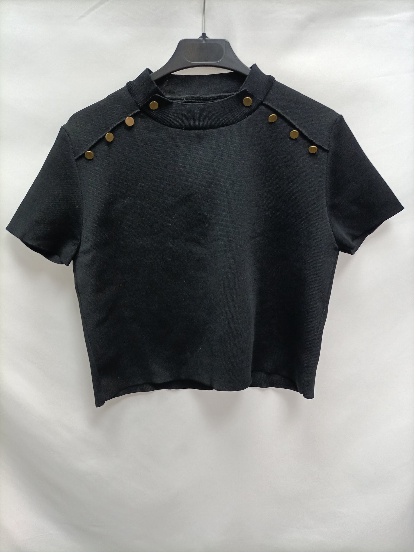 OTRAS. Top negro botones T.u(m)