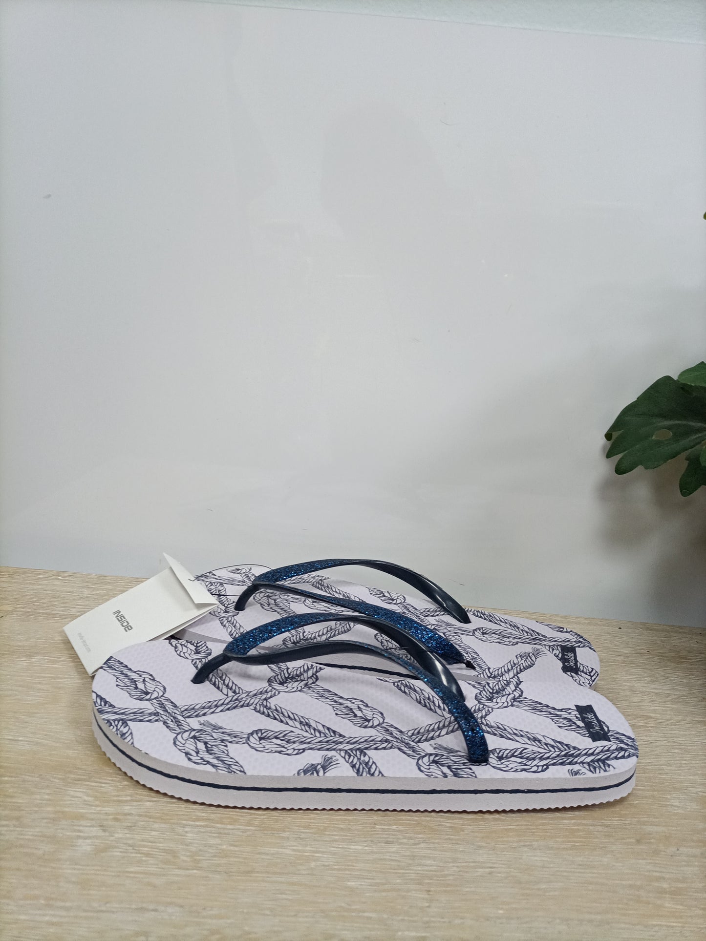 INSIDE. Chanclas blancas  T.37)38