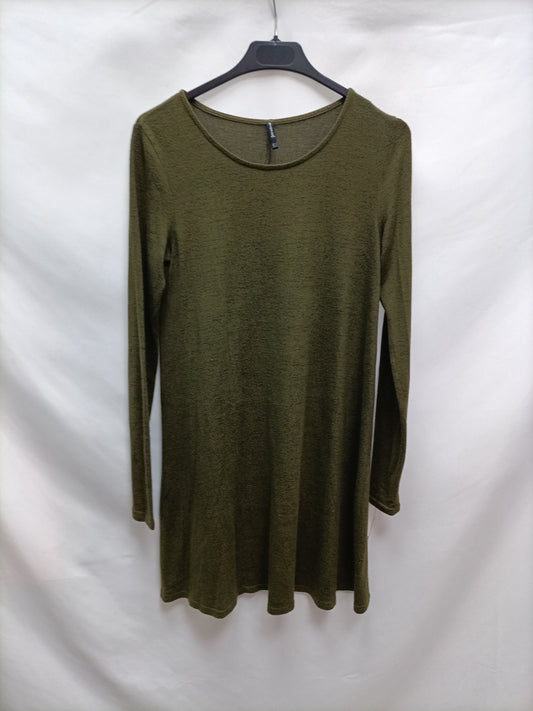 STRADIVARIUS. Vestido verde corto T.s