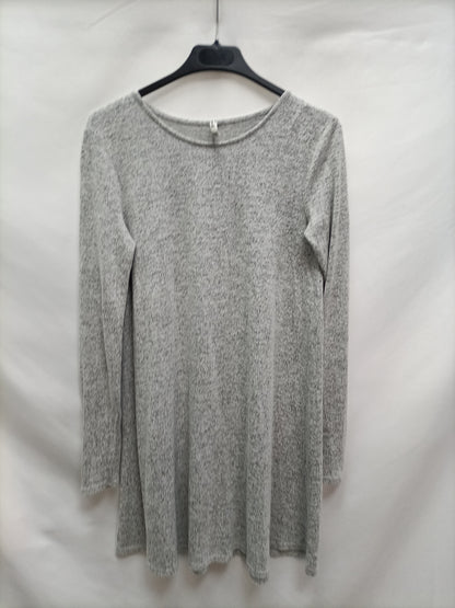STRADIVARIUS. Vestido gris corto T.s
