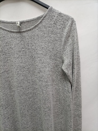 STRADIVARIUS. Vestido gris corto T.s