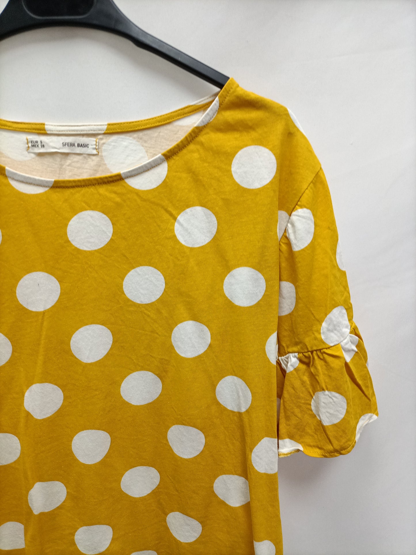 SFERA. Camiseta mostaza lunares T.s