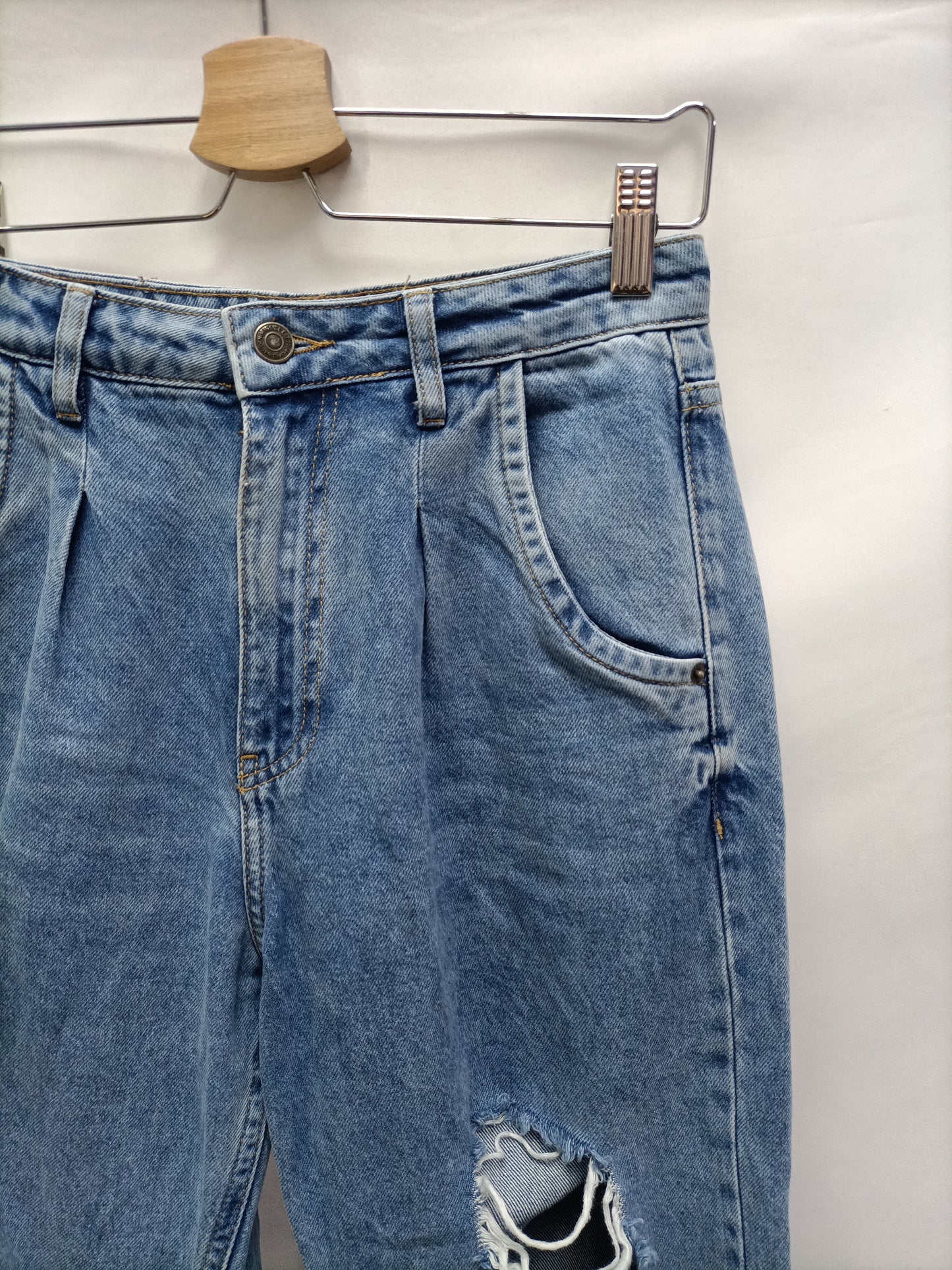 INSIDE. Pantalón slouchy rotos T.36