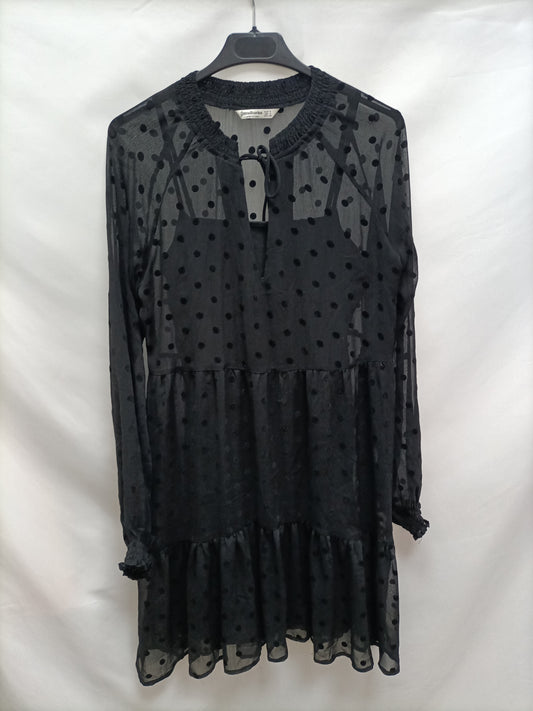 STRADIVARIUS. Vestido negro plumeti T.s