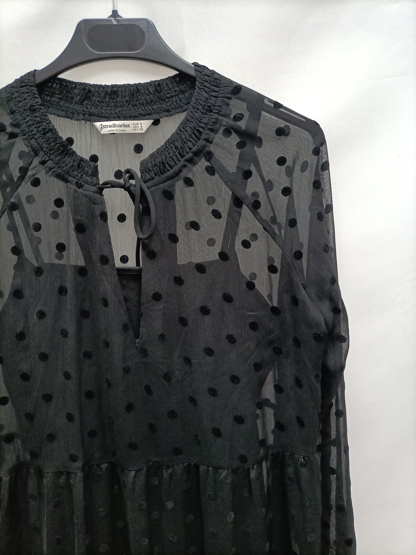 STRADIVARIUS. Black plumeti Ts dress