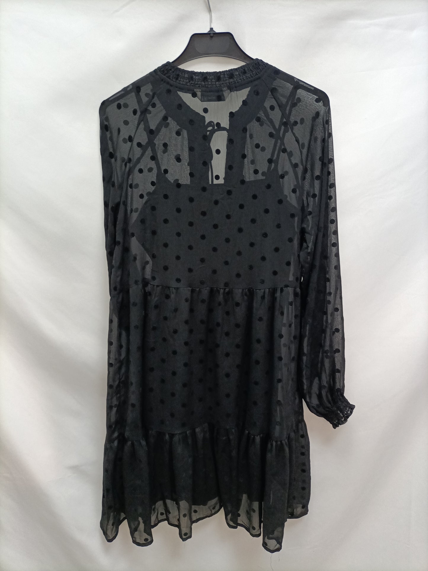 STRADIVARIUS. Black plumeti Ts dress