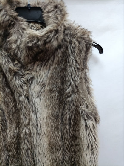 BERSHKA. Chaleco sin mangas T.s