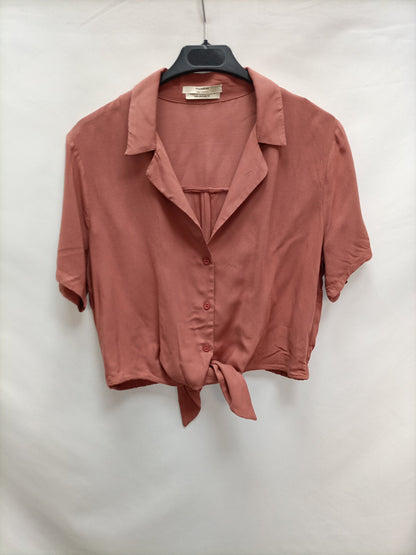 PULL&BEAR. Blusa rosa nudo