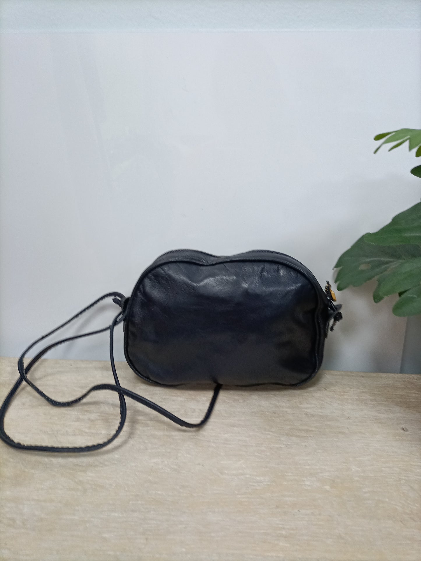 ACOSTA. Bolso azul tachuelas