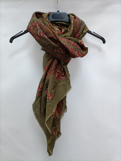 OTRAS. Fular verde estampado