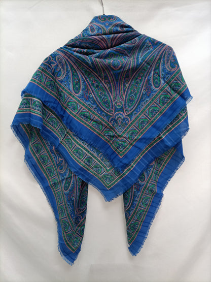 LAURA PITTI. Fular azul estampado