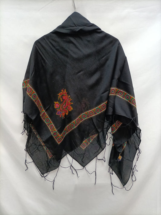 OTRAS. Pasmina negra flores