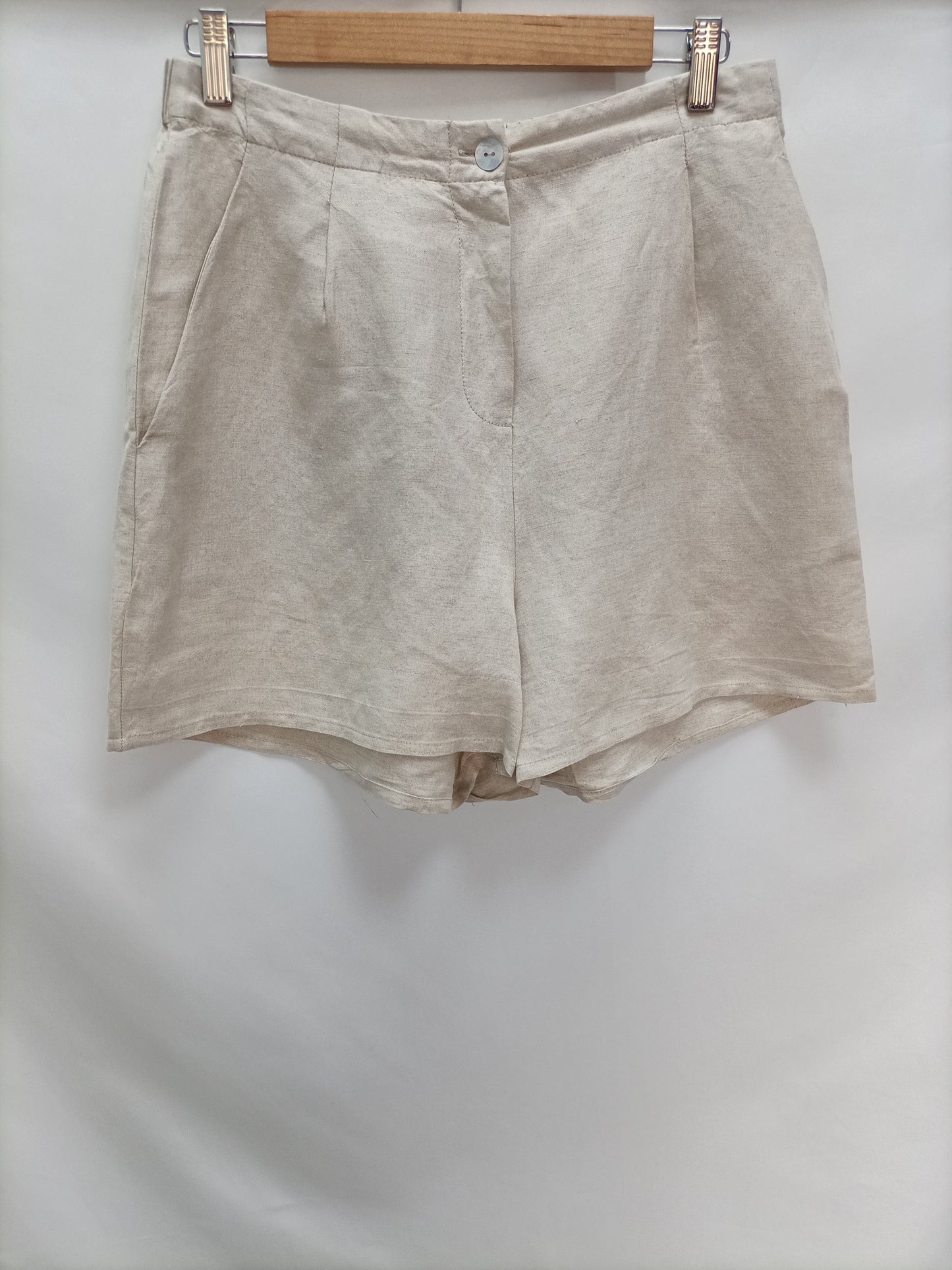OYSHO. Pantalón corto beige T.m