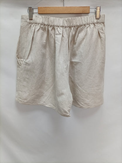 OYSHO. Pantalón corto beige T.m