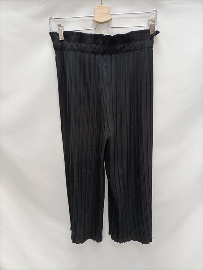 SFERA. Pantalón negro plisado T.m