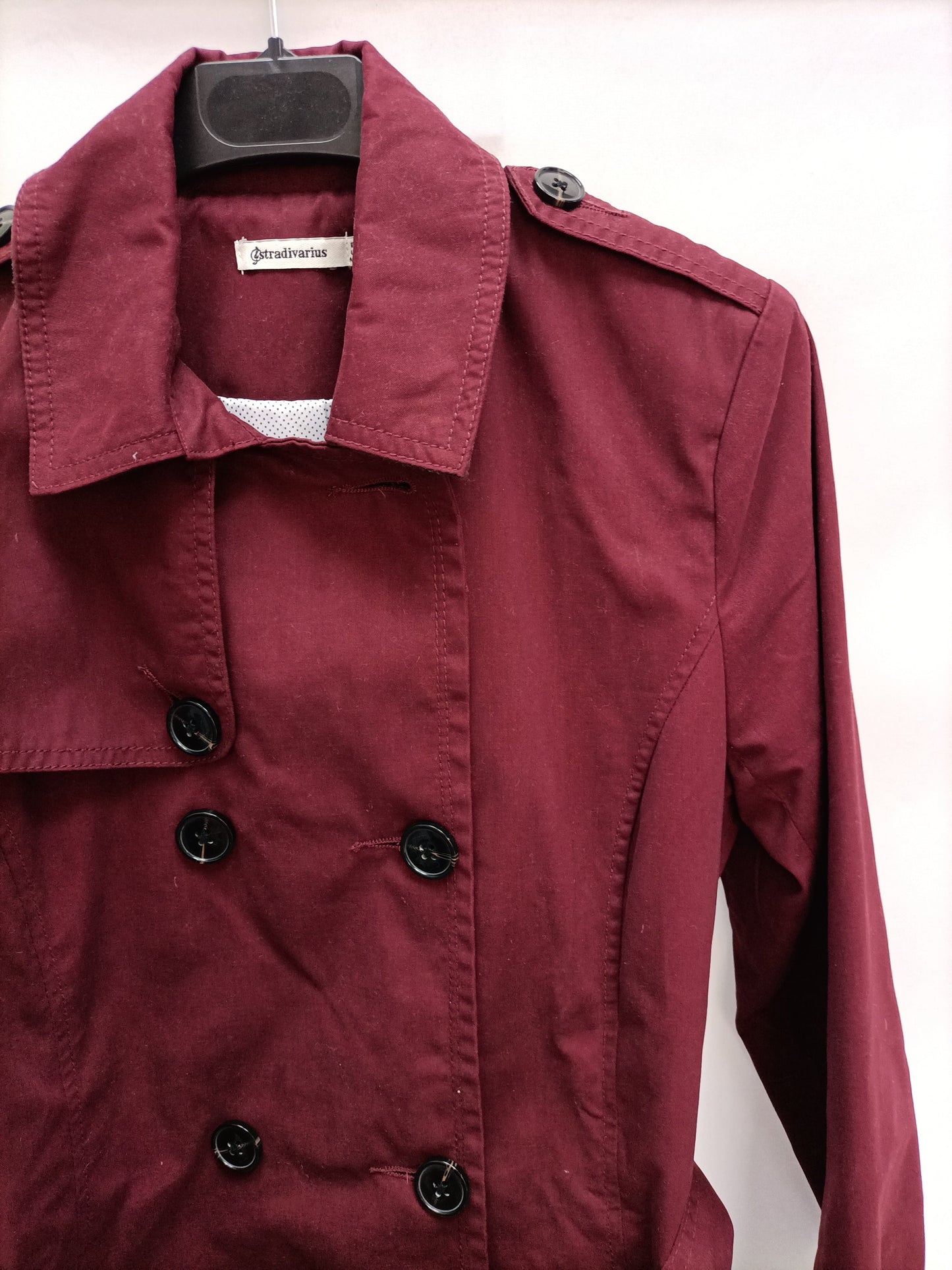 STRADIVARIUS. Burgundy Ts trench coat