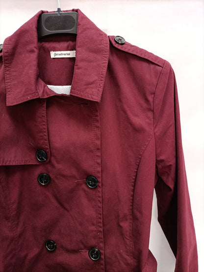 STRADIVARIUS. Burgundy Ts trench coat