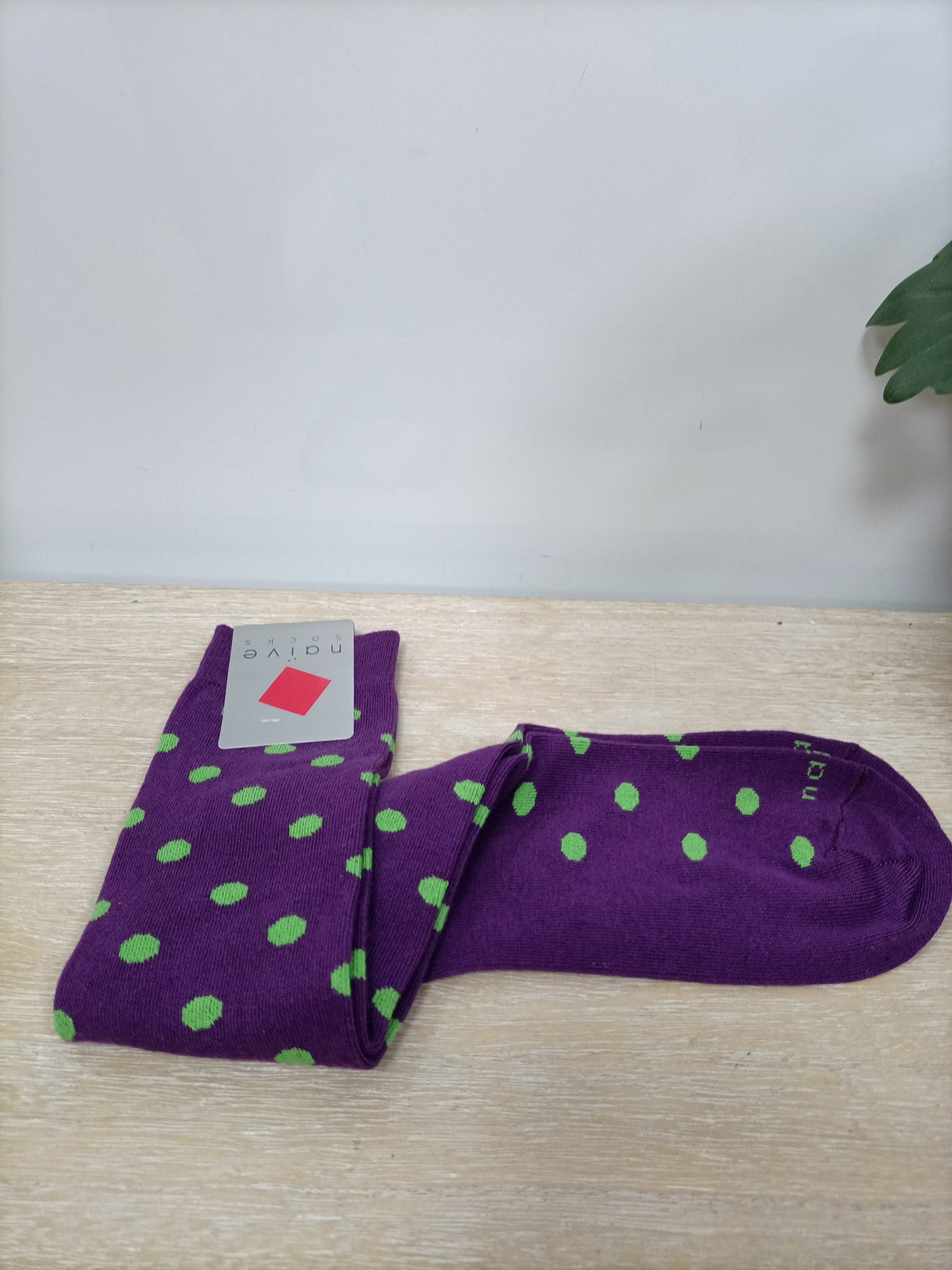 NAÏVE. Calcetín morado