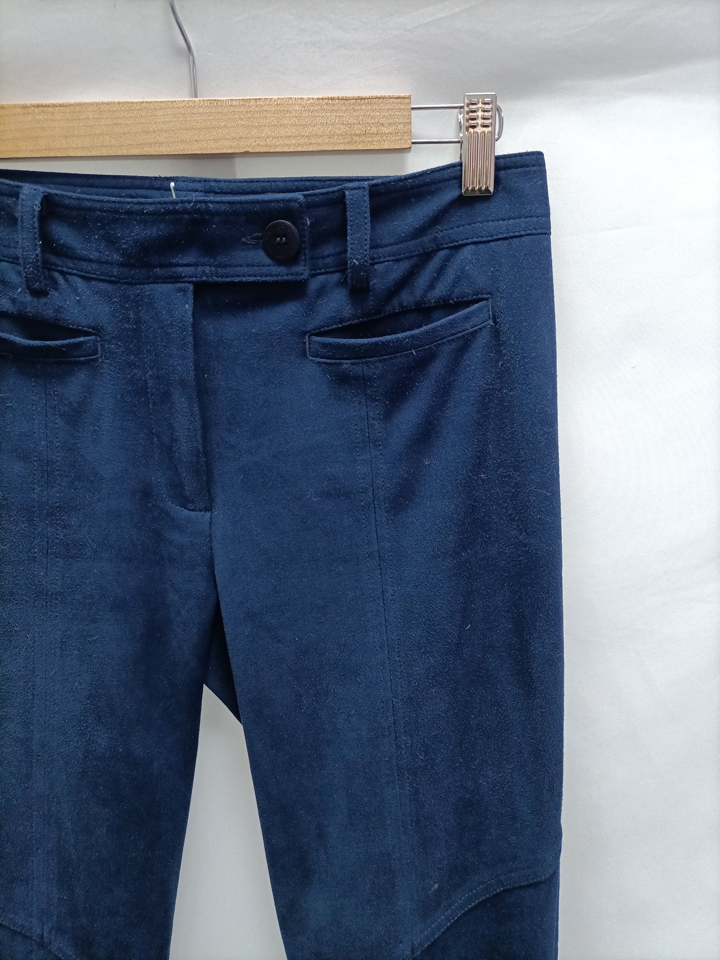 ADOLFO DOMÍNGUEZ. Pantalón antelina azul