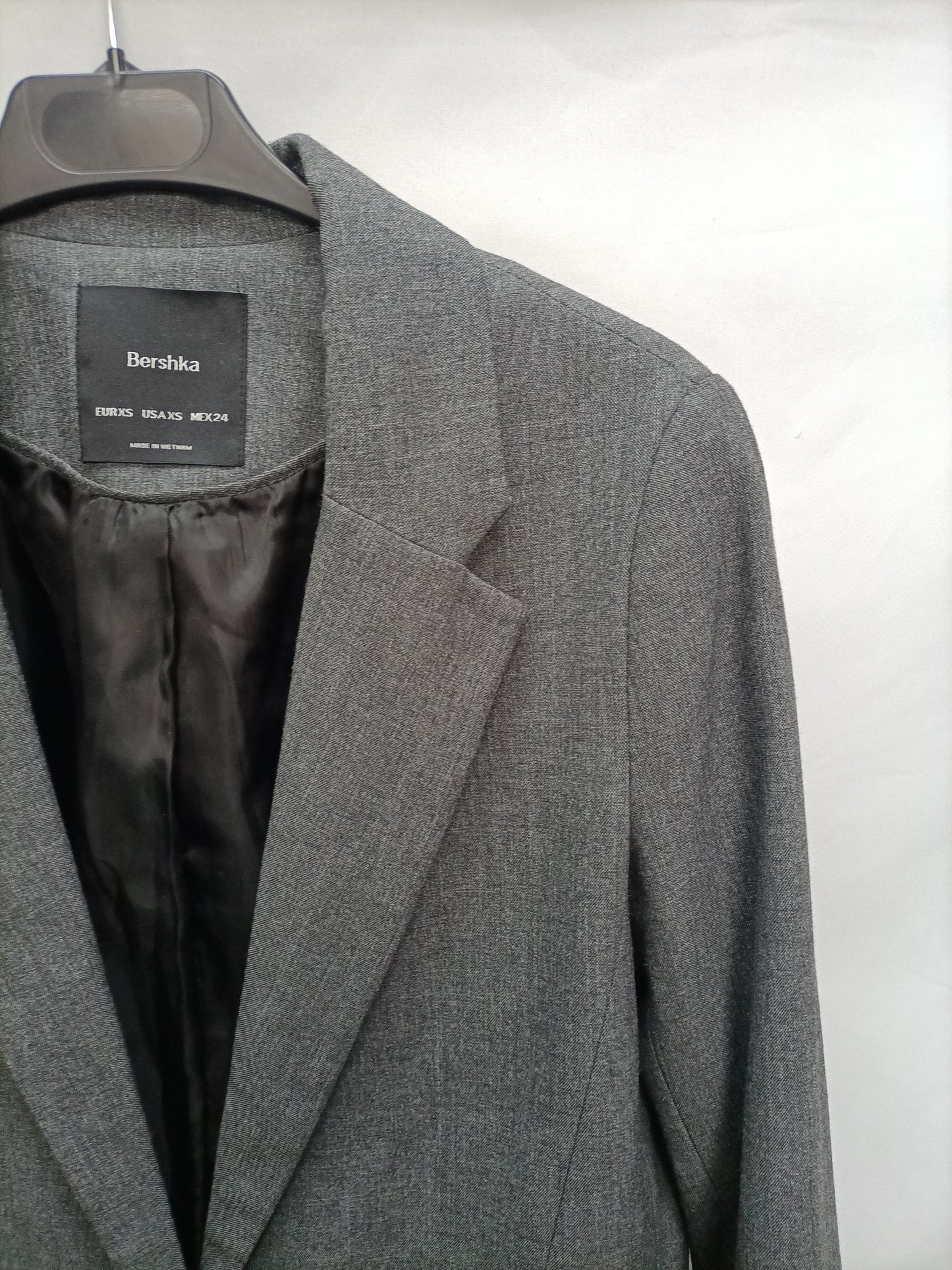 BERSHKA. Chaqueta americana gris oscuro T.xs
