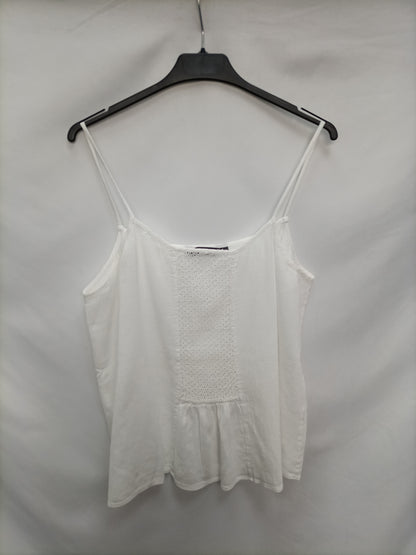 QRM. Top blanco troquelado T.m