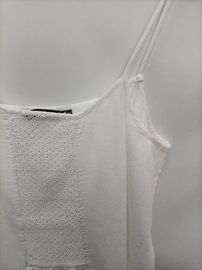 QRM. Top blanco troquelado T.m