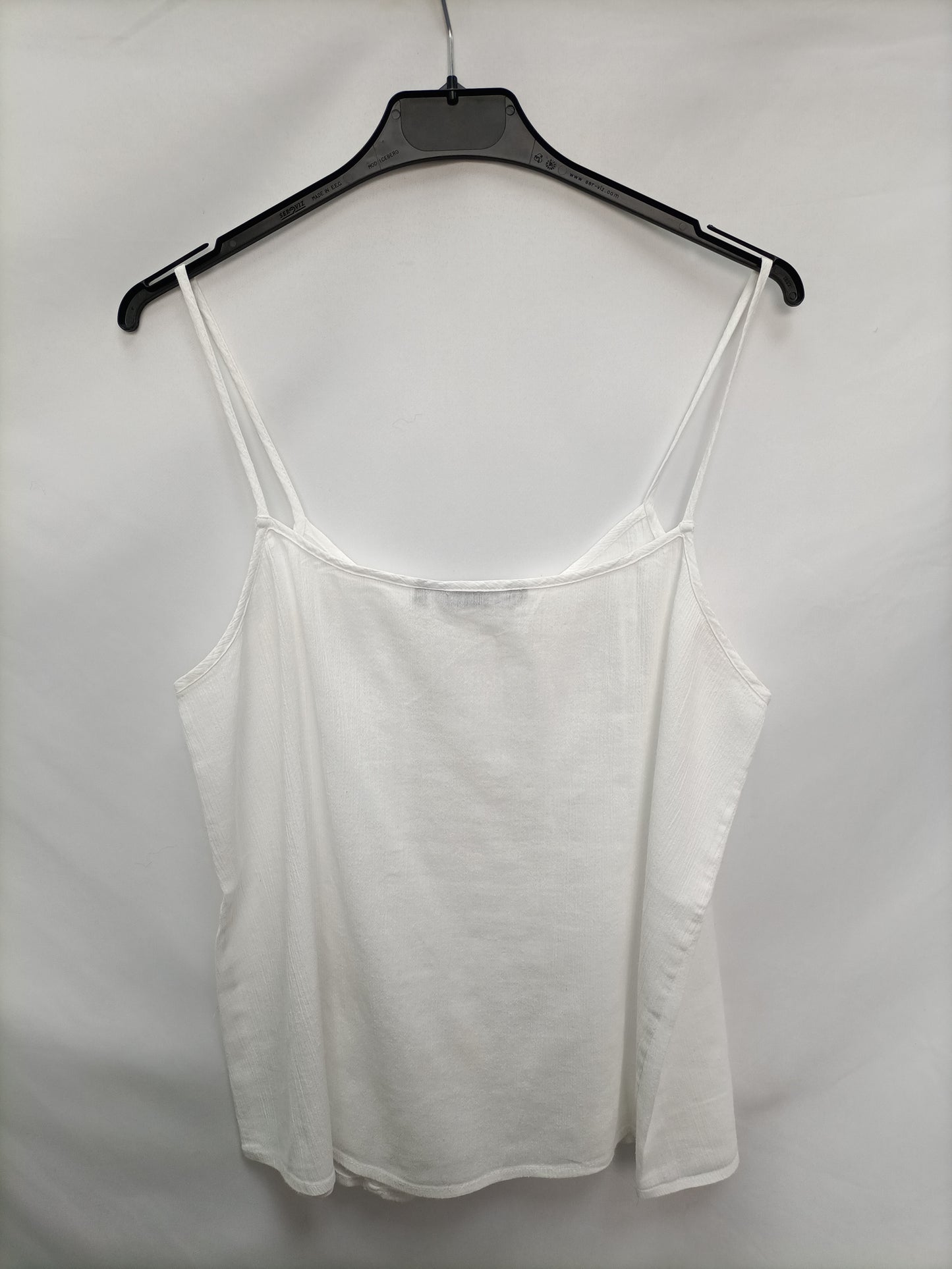 QRM. Top blanco troquelado T.m