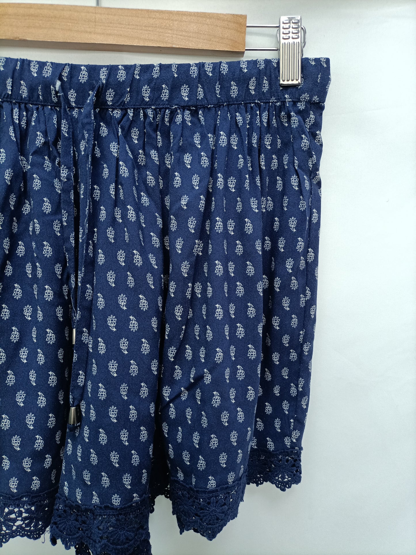 GREEN COART. Pantalón azul flores T.38