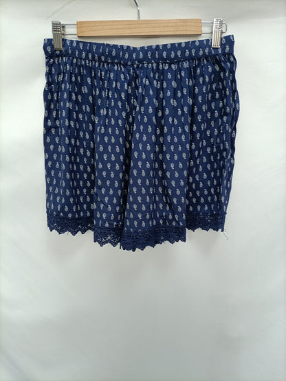 GREEN COART. Pantalón azul flores T.38