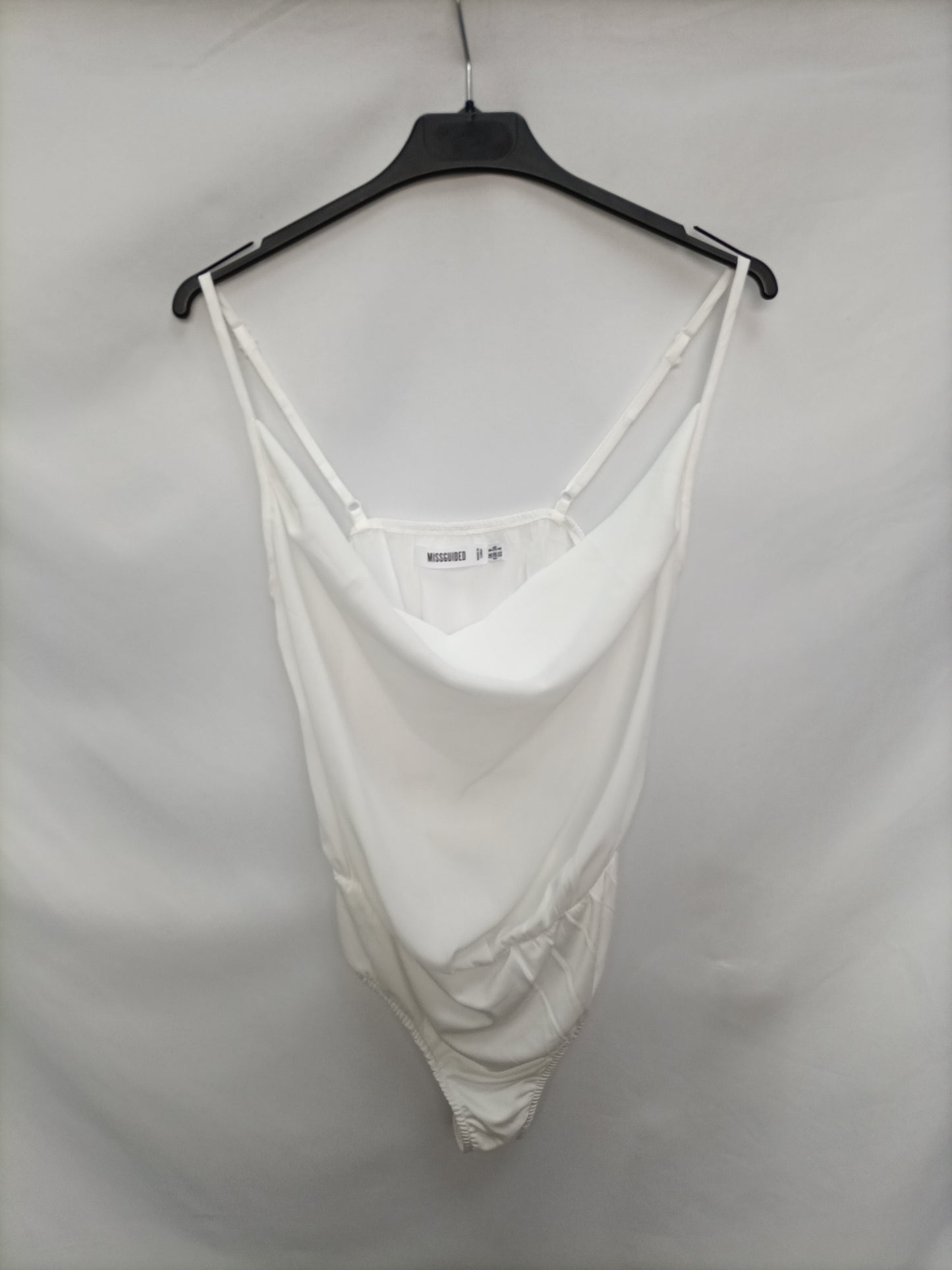 MISSGUIDED. Fluid white bodysuit T.36